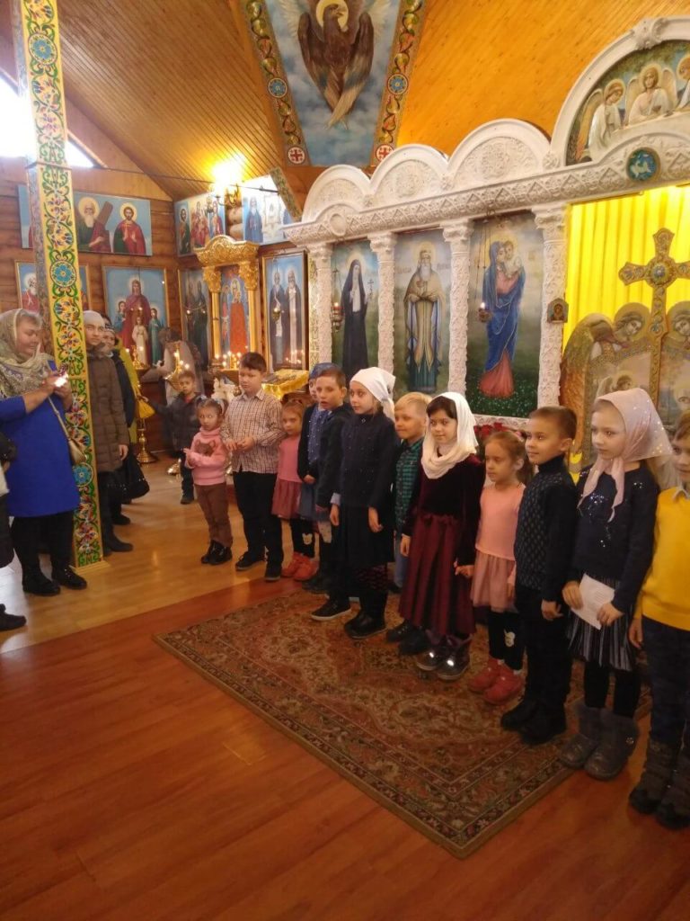 Праздничное выступление детей воскресной школы ко дню святого Николая Чудотворца