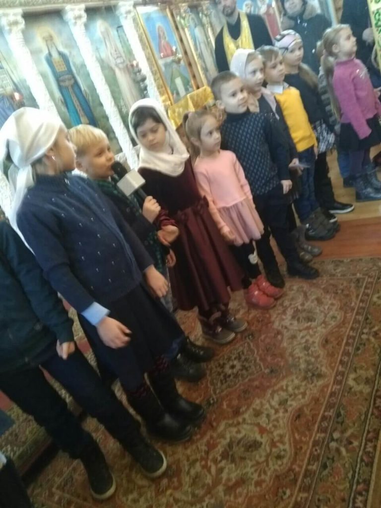 Праздничное выступление детей воскресной школы ко дню святого Николая Чудотворца